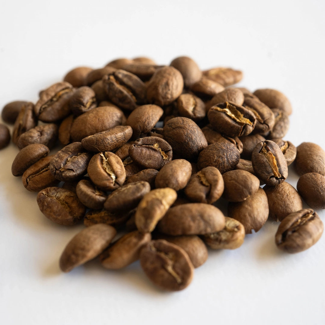 Chiroso Chirosso Basic Barista Specialty Coffee Beans - Filter Roasted coffee for pour over coffee brewing Close-up of roasted coffee beans on a white background