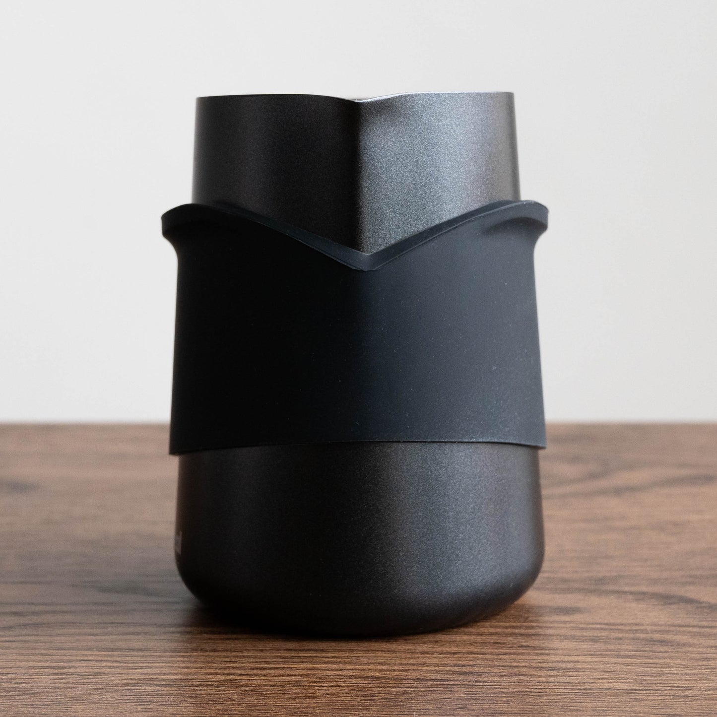 Subminimal FlowTip Handleless Milk Jug - Latte Art milk pitcher coffee jug milk texture sharp point milk jug