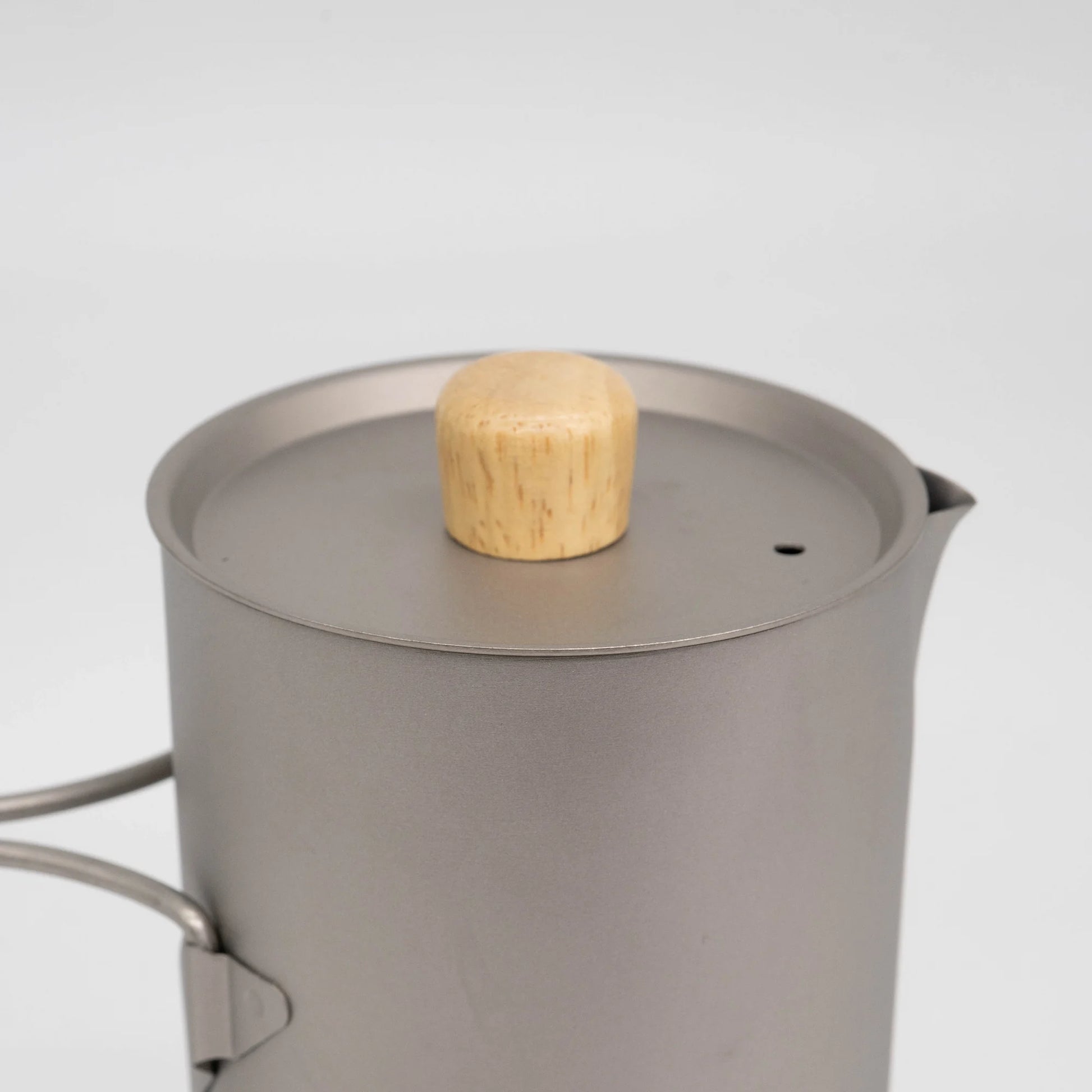 Silverant french coffee press on a white background - Titanium coffee gear Basic Barista wooden handle knob